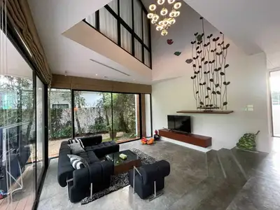 Villa privée avec piscine 4 chambres récemment rénovée à vendre