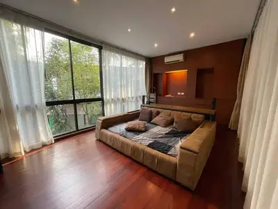 Villa privée avec piscine 4 chambres récemment rénovée à vendre