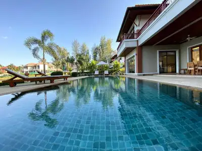 Laguna Water – 4 chambres avec piscine privée à louer