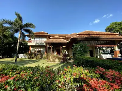 Laguna Water – 4 chambres avec piscine privée à louer
