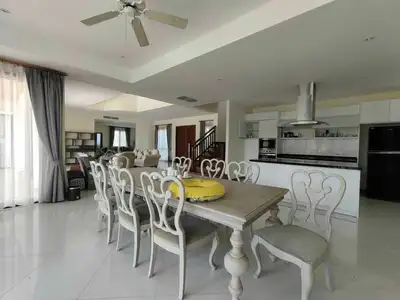 Laguna – 4 chambres avec piscine privée à louer