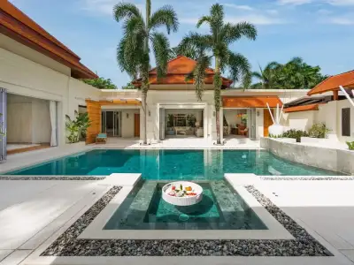 Villa privée avec piscine 5 chambres à la revente à Cherngtalay, Phuket