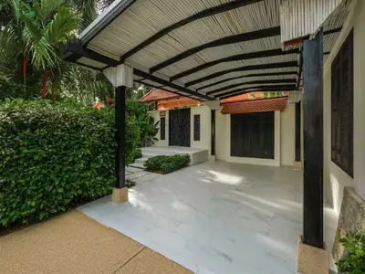 Villa privée avec piscine 5 chambres à la revente à Cherngtalay, Phuket