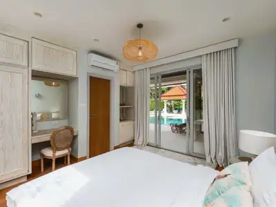 Villa privée avec piscine 5 chambres à la revente à Cherngtalay, Phuket