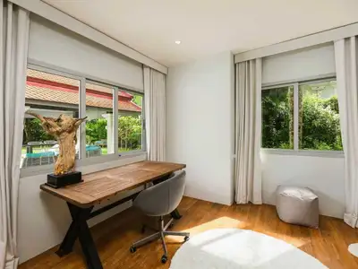 Villa privée avec piscine 5 chambres à la revente à Cherngtalay, Phuket