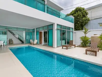 Villa privée avec piscine 4 chambres à la revente à Kamala