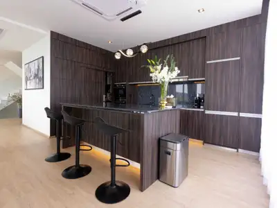 Villa moderne dominante 6 chambres à vendre à Layan, Choeng Thale