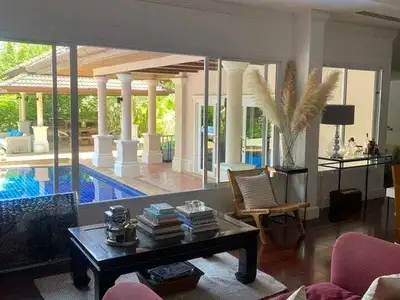 Villa 5 chambres à louer à Layan