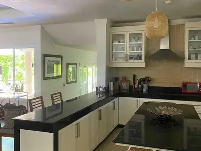 Villa 5 chambres à louer à Layan