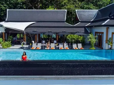 Superbe villa vue mer 10 chambres avec piscine privée à louer à Surin