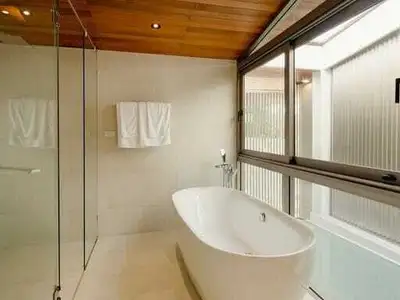 Villa de luxe avec piscine 4 chambres à vendre à Cherngtalay, Phuket
