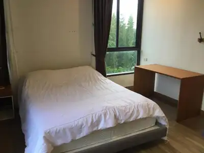 Appartement 2 chambres à étage élevé avec vue montagne à Cherngtalay