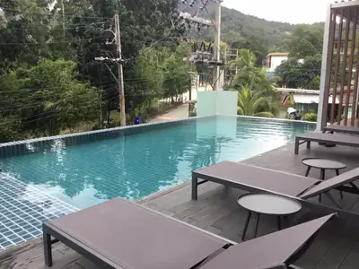 Appartement 2 chambres à étage élevé avec vue montagne à Cherngtalay