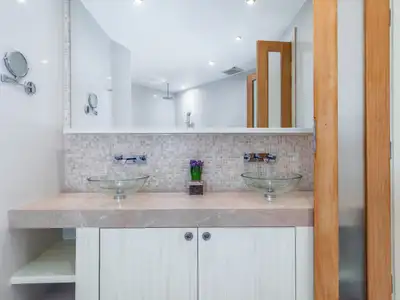 Appartement en bord de mer 2 chambres à louer à Bang Tao – Emplacement de choix & vues superbes