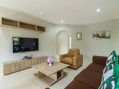 Villa 3 chambres avec grand jardin à louer à Choeng Thale