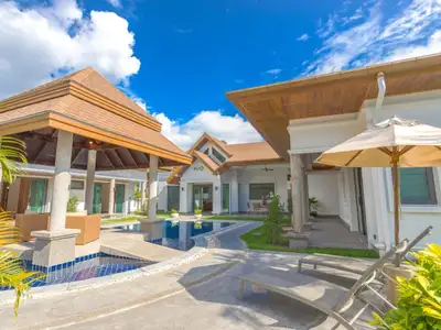 Villa privée avec piscine 4 chambres à louer – à Cherng Talay, Phuket
