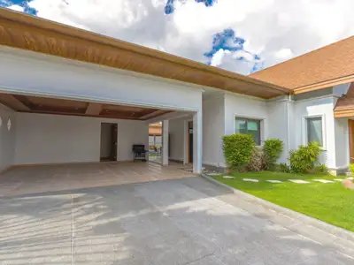 Villa privée avec piscine 4 chambres à louer – à Cherng Talay, Phuket
