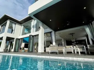 Luxueuse villa avec piscine privée 6 chambres vue mer à vendre à Layan