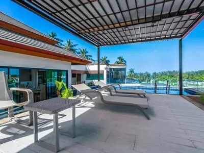 Penthouse 3 chambres avec piscine privée à vendre à Choeng Thale, Phuket