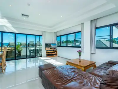 Penthouse 3 chambres avec piscine privée à vendre à Choeng Thale, Phuket