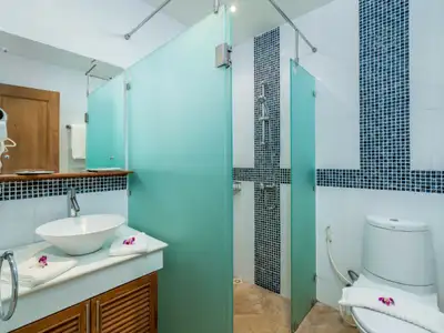 Penthouse 3 chambres avec piscine privée à vendre à Choeng Thale, Phuket