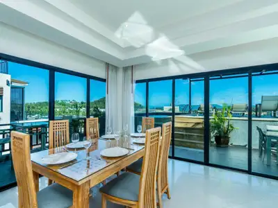 Penthouse 3 chambres avec piscine privée à vendre à Choeng Thale, Phuket