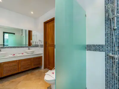 Penthouse 3 chambres avec piscine privée à vendre à Choeng Thale, Phuket