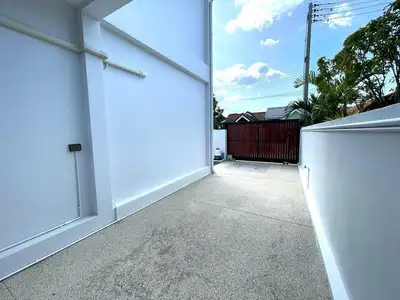 Villa moderne 4 chambres à vendre, Choeng Thale, Phuket