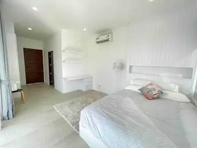 Villa moderne 4 chambres à vendre, Choeng Thale, Phuket