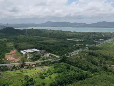 Terrain de 7 rais à vendre, Mai Khao, Phuket