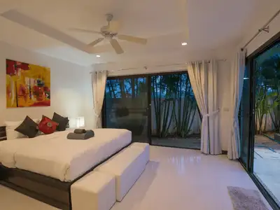 Villa avec piscine privée 3 chambres à vendre à Rawai, Phuket, terrain de 600 m²