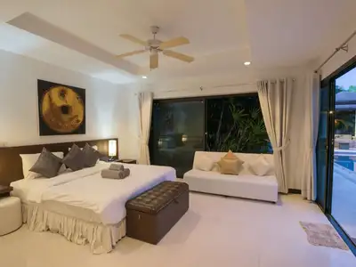 Villa avec piscine privée 3 chambres à vendre à Rawai, Phuket, terrain de 600 m²