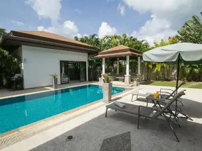 Villa avec piscine privée 3 chambres à vendre à Rawai, Phuket, terrain de 600 m²