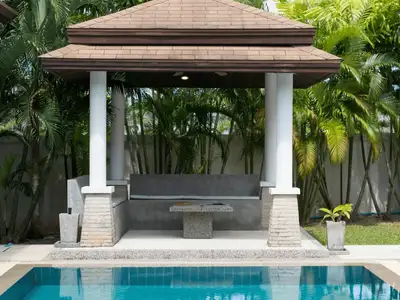 Villa avec piscine privée 3 chambres à vendre à Rawai, Phuket, terrain de 600 m²