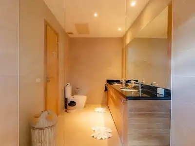 Villa 3 chambres de 600 m² avec piscine privée à vendre à Bang Tao, Phuket