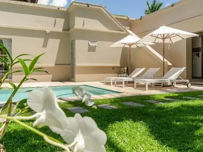 Villa 3 chambres de 600 m² avec piscine privée à vendre à Bang Tao, Phuket