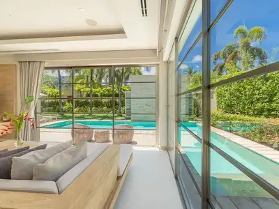 Villa 3 chambres de 600 m² avec piscine privée à vendre à Bang Tao, Phuket