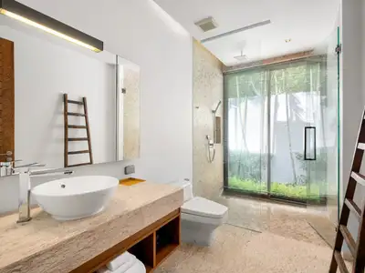 Villa 4 chambres de 1 537 m² avec piscine privée à vendre à Choeng Thale, Phuket