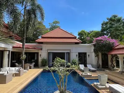 Villa de style balinais 4 chambres avec piscine privée à vendre à Choeng Thale, Phuket