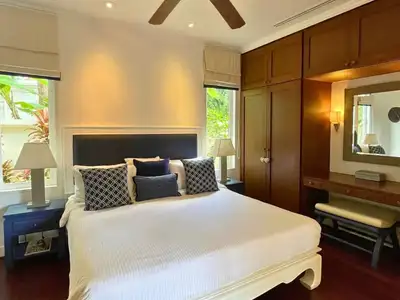 Villa de style balinais 4 chambres avec piscine privée à vendre à Choeng Thale, Phuket