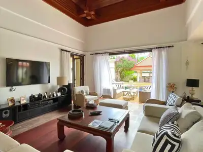 Villa de style balinais 4 chambres avec piscine privée à vendre à Choeng Thale, Phuket