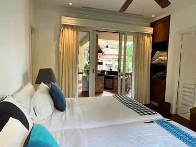 Villa de style balinais 4 chambres avec piscine privée à vendre à Choeng Thale, Phuket