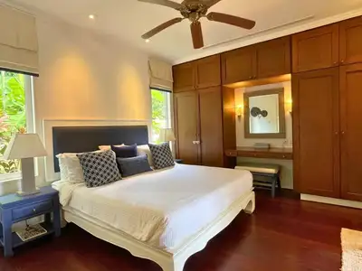 Villa de style balinais 4 chambres avec piscine privée à vendre à Choeng Thale, Phuket
