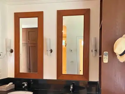 Villa de style balinais 4 chambres avec piscine privée à vendre à Choeng Thale, Phuket