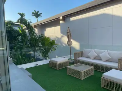 Villa 3 chambres, 3,5 salles de bain avec piscine privée à vendre à Choeng Thale, Phuket