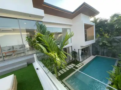 Villa 3 chambres, 3,5 salles de bain avec piscine privée à vendre à Choeng Thale, Phuket