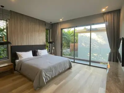 Villa 3 chambres, 3,5 salles de bain avec piscine privée à vendre à Choeng Thale, Phuket