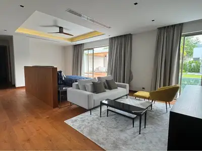 Spacieuse villa Botanica de 1 400 m², 5 chambres avec piscine privée à louer à Choeng Thale, Thalang