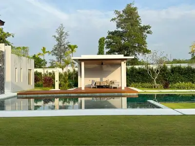 Spacieuse villa Botanica de 1 400 m², 5 chambres avec piscine privée à louer à Choeng Thale, Thalang