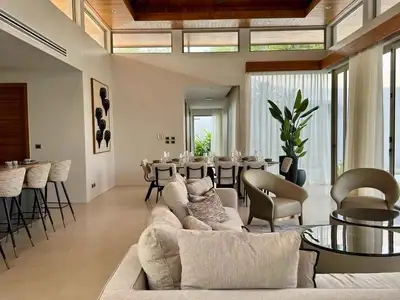 Spacieuse villa Botanica de 1 400 m², 5 chambres avec piscine privée à louer à Choeng Thale, Thalang